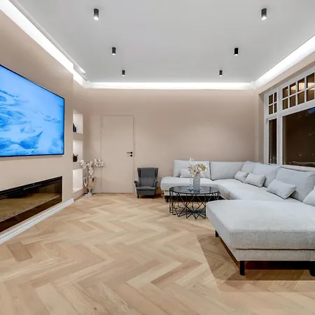 Bramy The Aurora Lux View